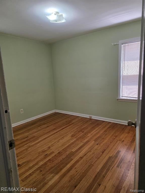3366 Ellwood Ave - Photo 7 of 13