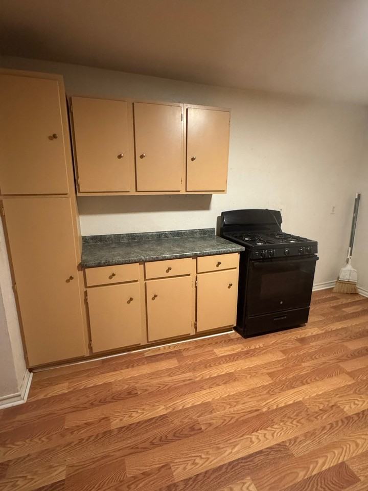 211 Sw 36th Ave - Photo 2 of 17