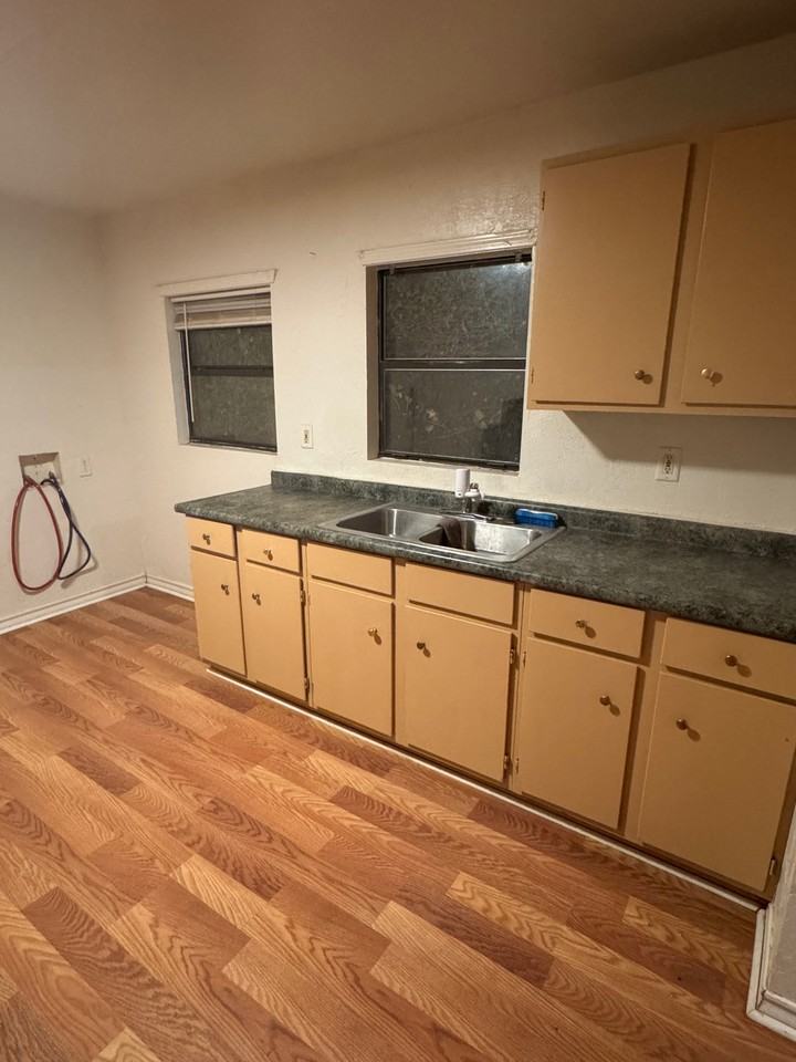 211 Sw 36th Ave - Photo 3 of 17