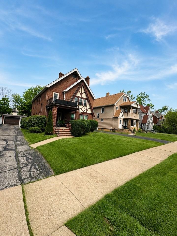 1492 Sherbrook Rd #UP - Photo 2 of 15