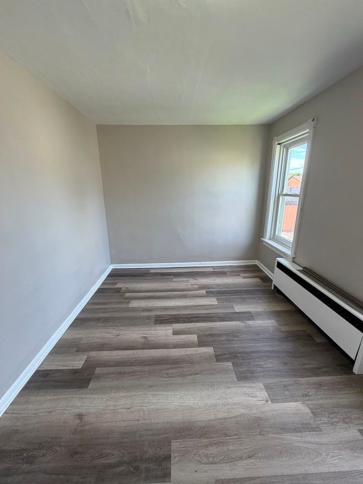 21 Wainwright Ave - Photo 2 of 16