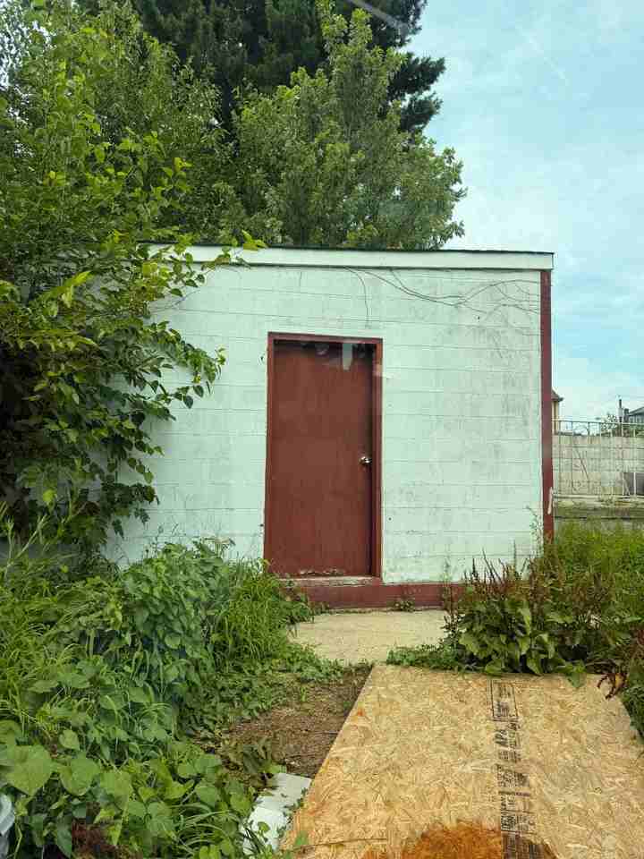 21 Wainwright Ave - Photo 4 of 16