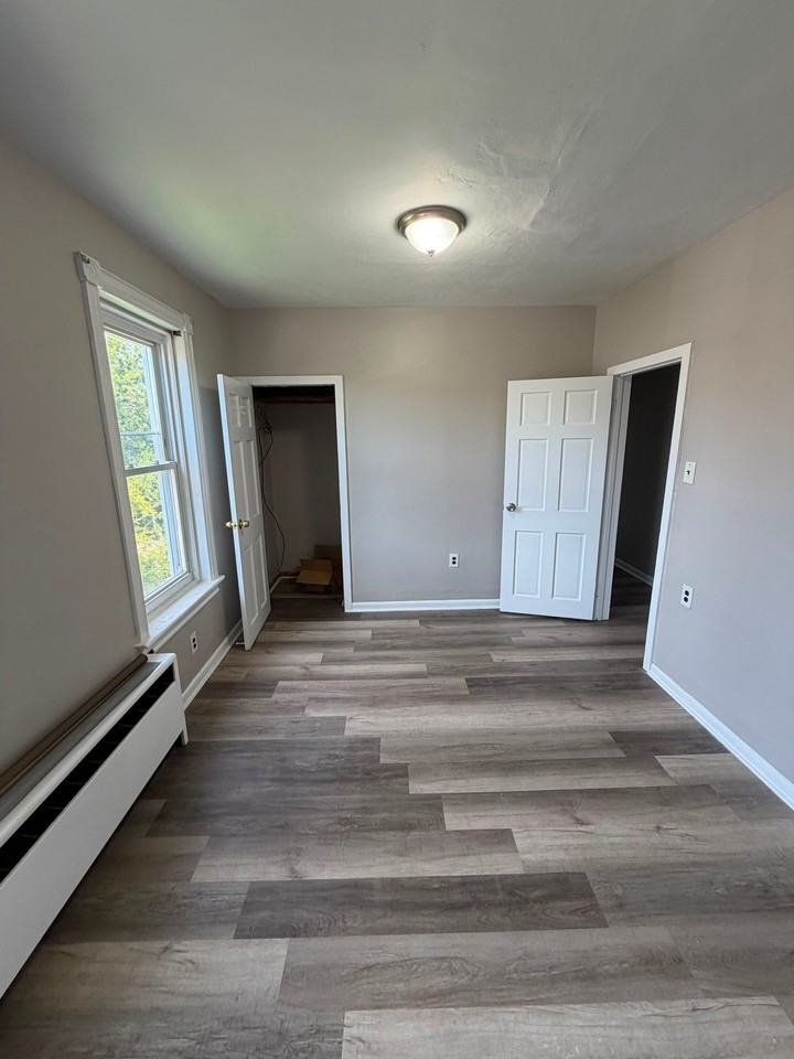 21 Wainwright Ave - Photo 5 of 16