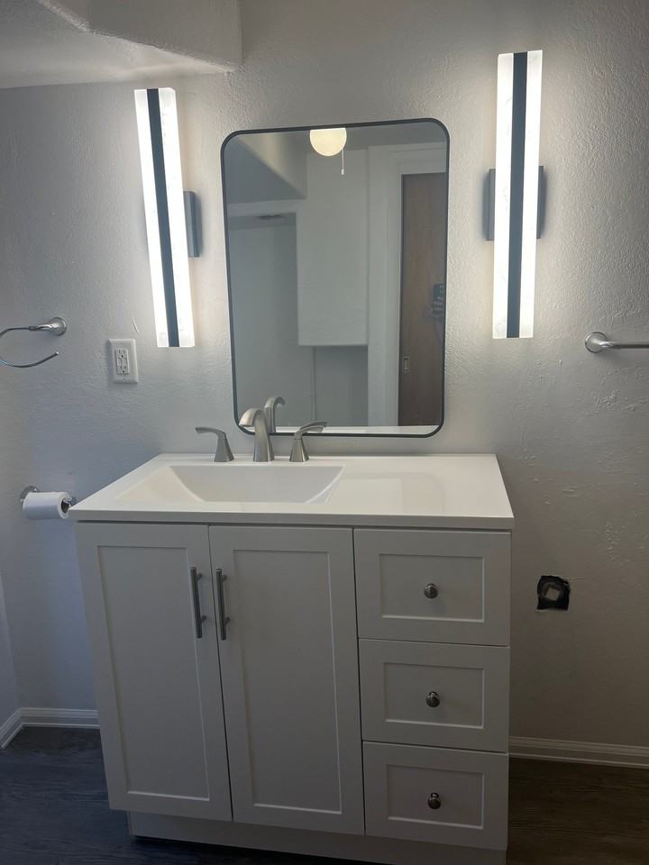 611 W 22nd St #2 - Photo 4 of 12