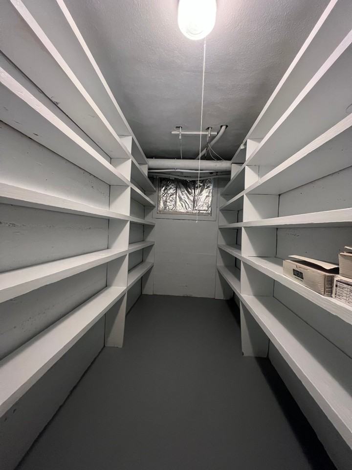 611 W 22nd St #2 - Photo 5 of 12