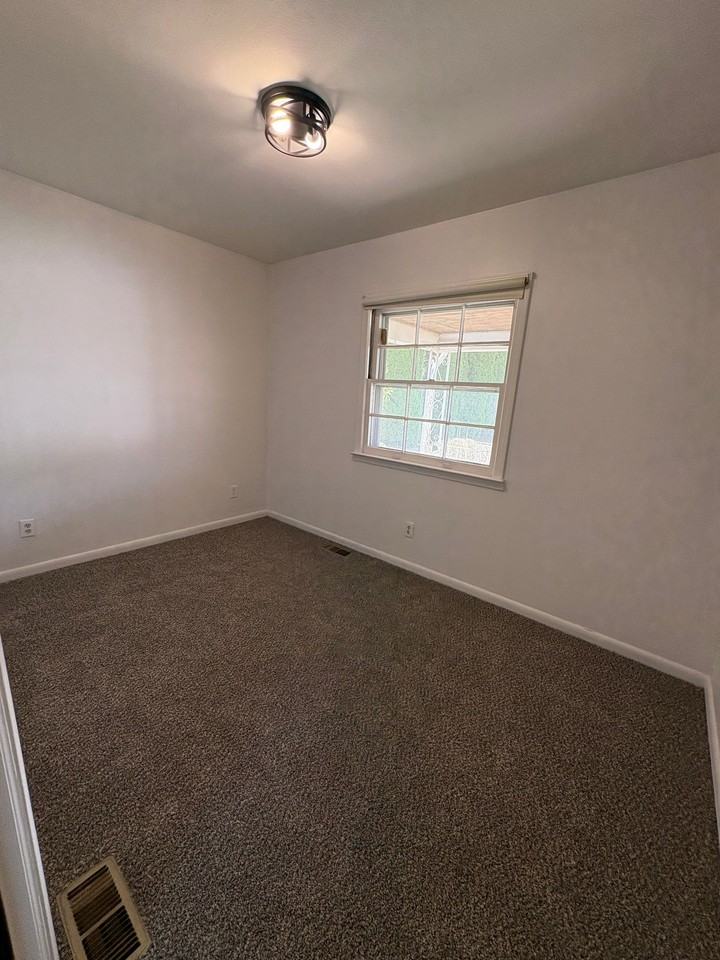 8060 Lenore St - Photo 6 of 12
