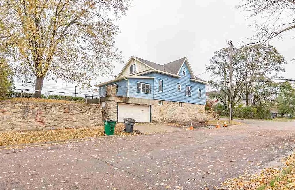 511 7th Street North - Photo 3 of 12