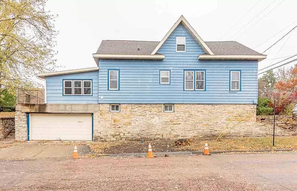 511 7th Street North - Photo 4 of 12