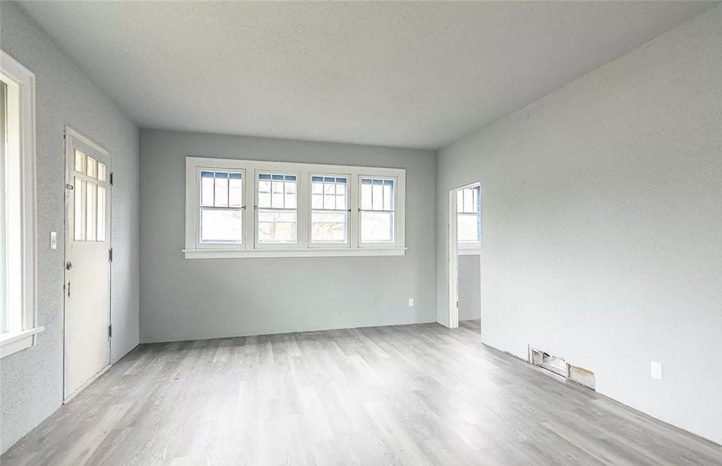 511 7th Street North - Photo 6 of 12