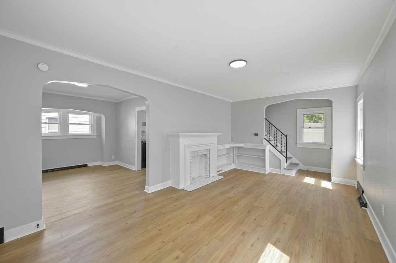 4636 Commonwealth Avenue - Photo 2 of 16