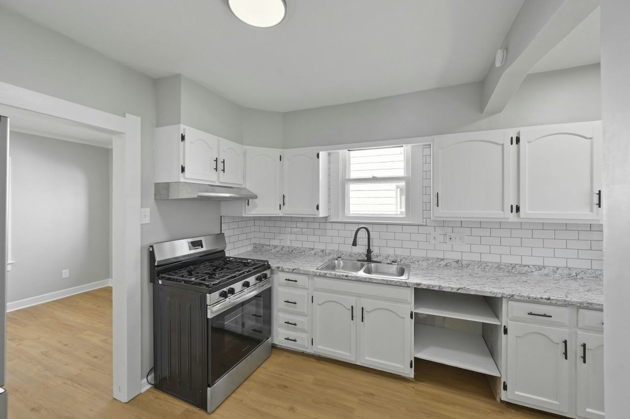4636 Commonwealth Avenue - Photo 4 of 16