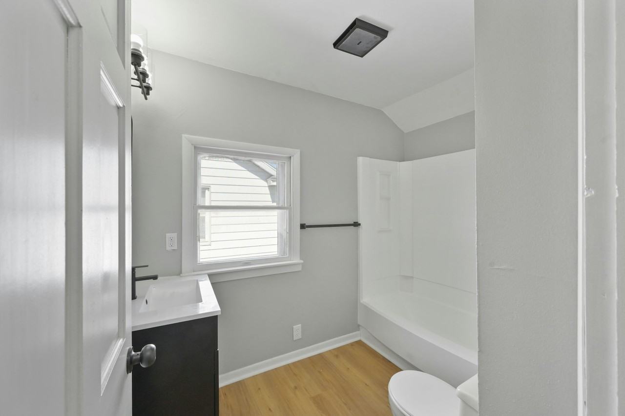 4636 Commonwealth Avenue - Photo 6 of 16