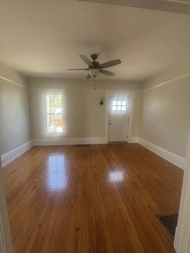 1418 Winchester Avenue - Photo 3 of 18