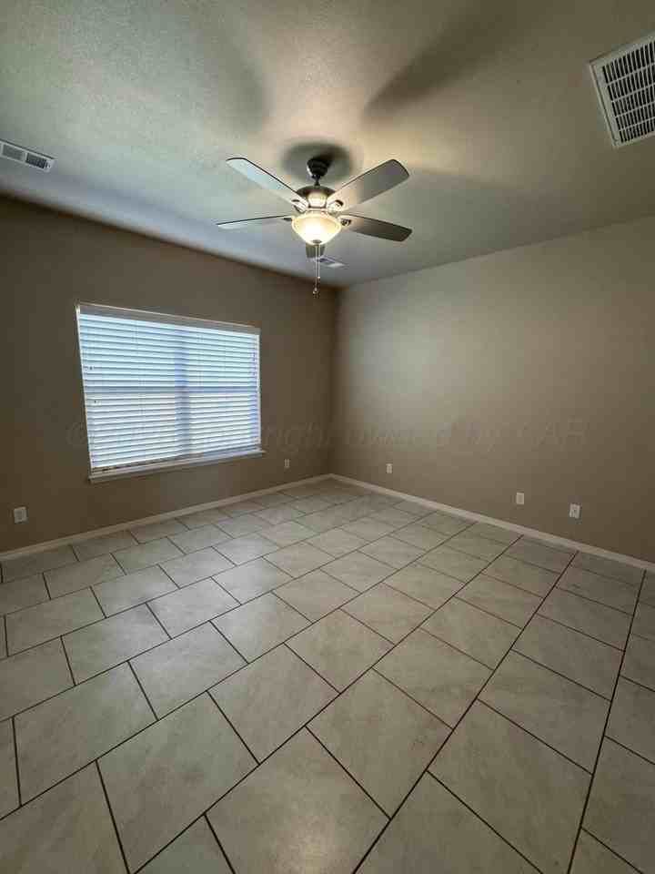 19000 Oak Springs Trl - Photo 4 of 6