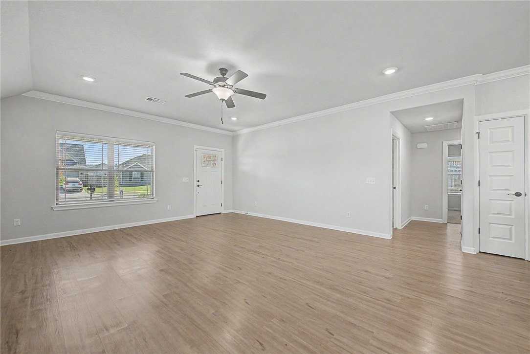 61 N Manhattan Way - Photo 3 of 25