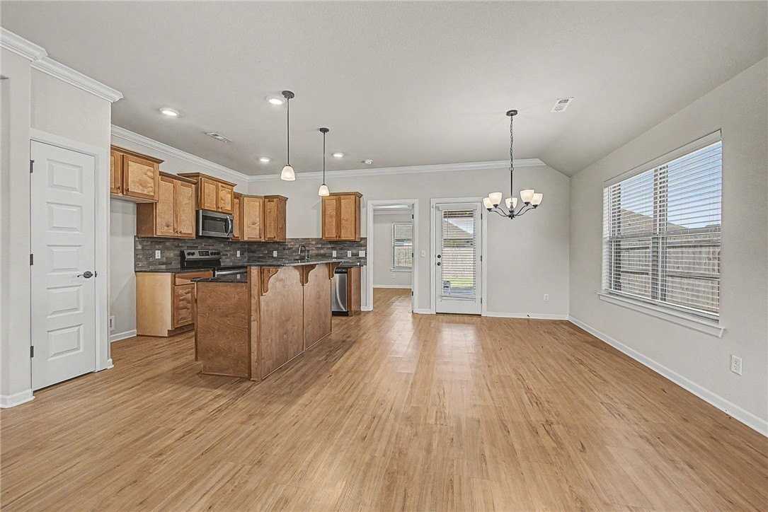 61 N Manhattan Way - Photo 4 of 25
