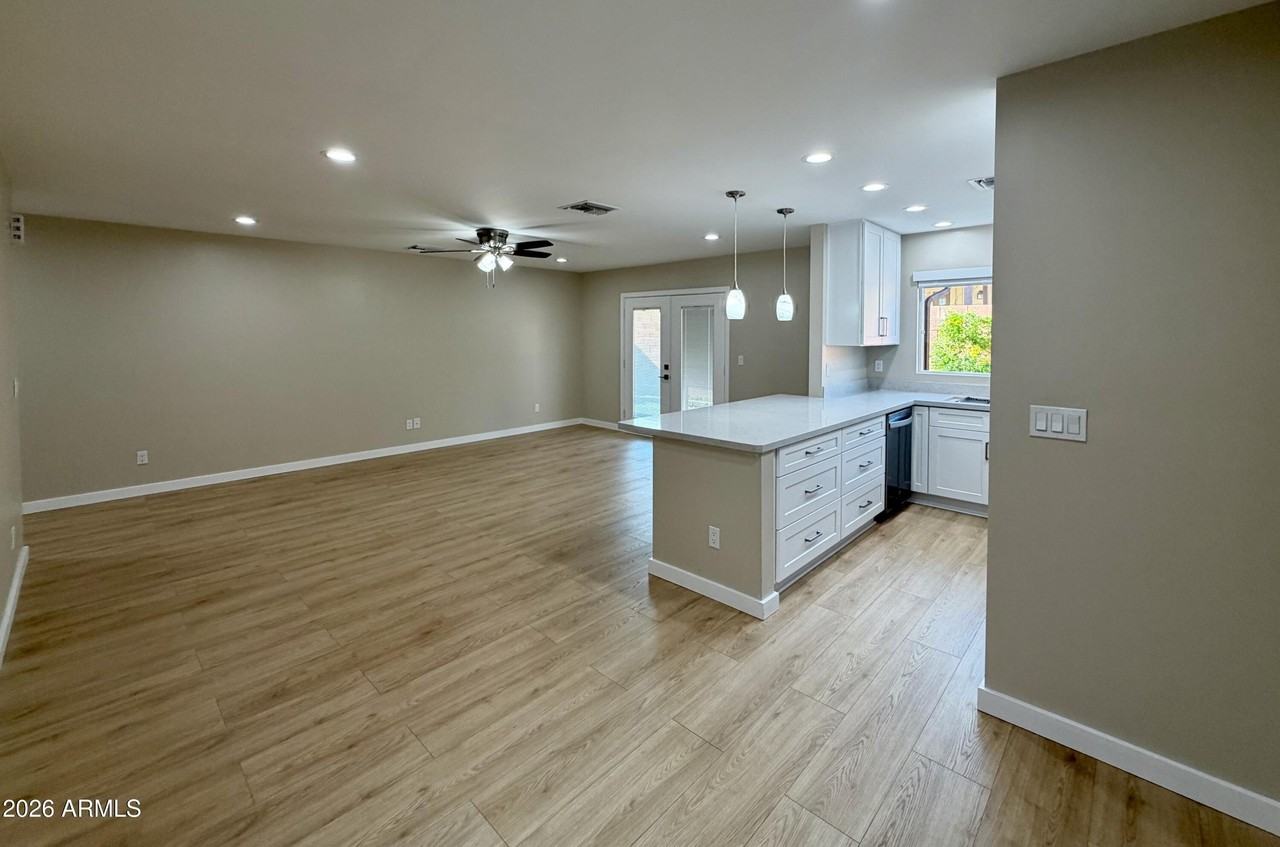 2532 E Bluefield Ave - Photo 5 of 22