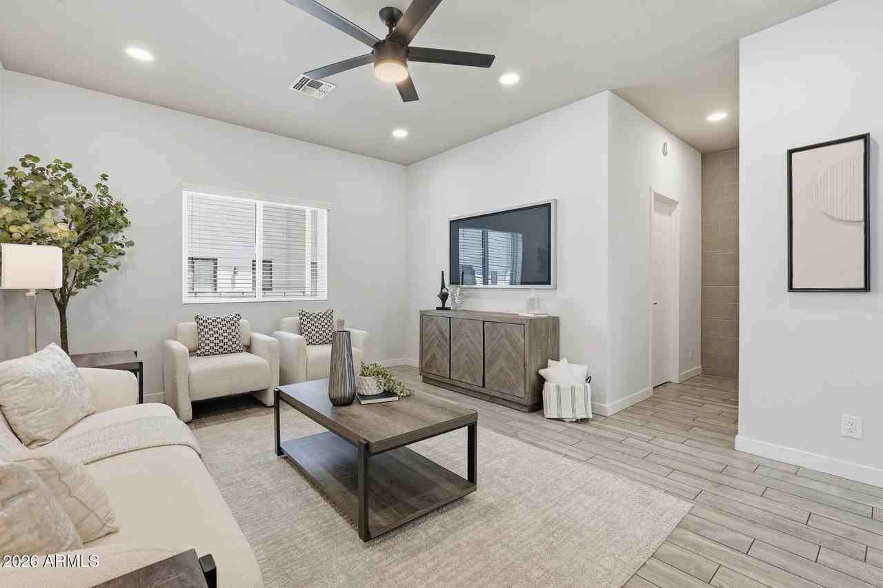 2727 E Thomas Rd #5 - Photo 7 of 42