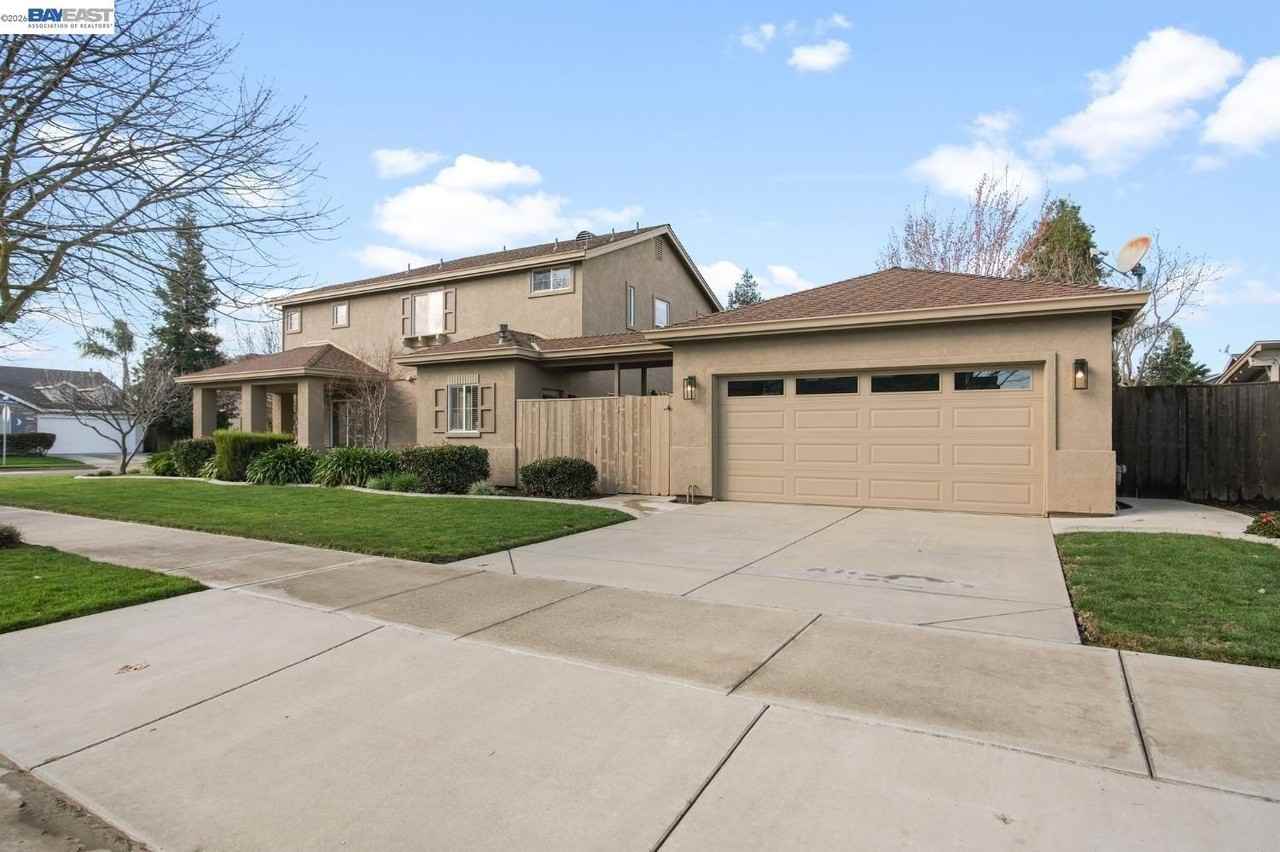 2301 Mountain Springs Dr - Photo 2 of 27