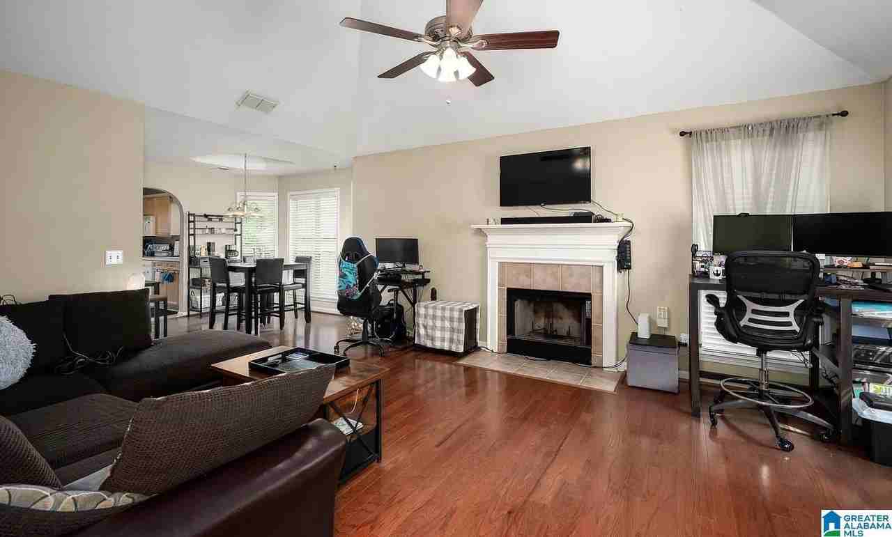 134 Mayfair Ln - Photo 5 of 17