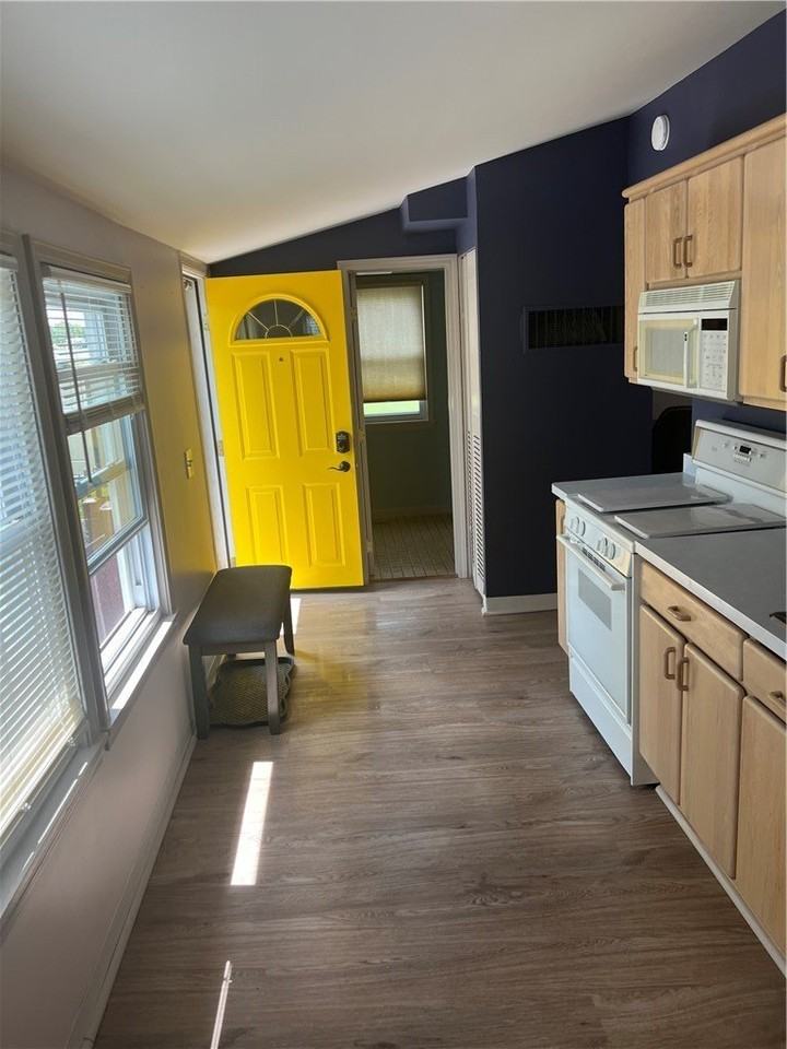 2331 Edgemere Dr - Photo 6 of 21