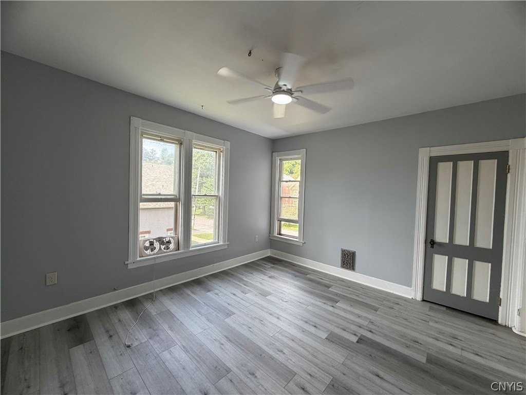 551 E Gansevoort St - Photo 2 of 10