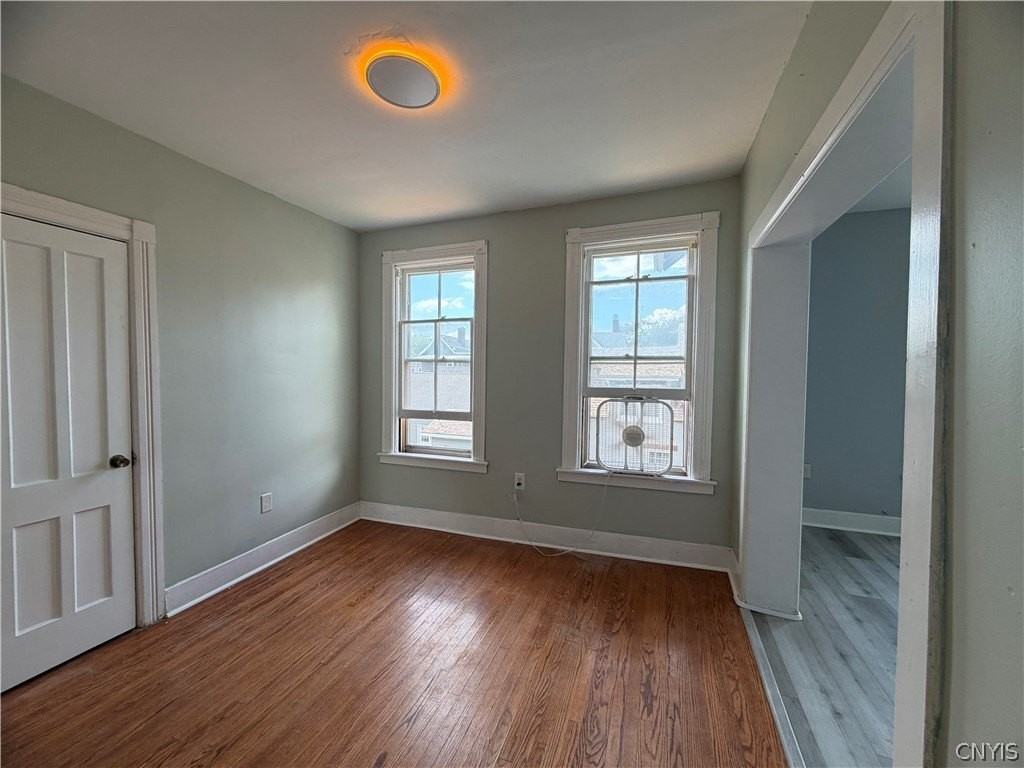 551 E Gansevoort St - Photo 6 of 10