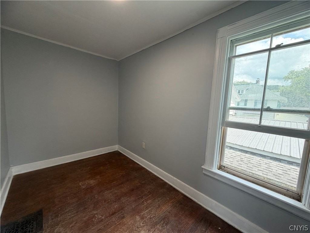 551 E Gansevoort St - Photo 7 of 10
