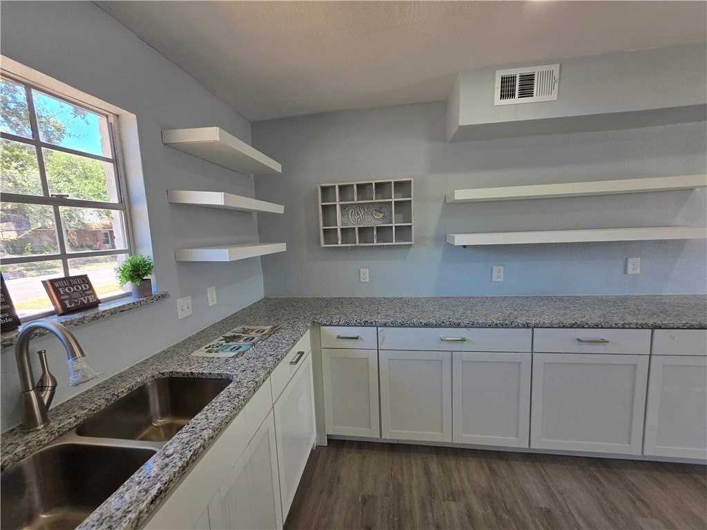 932 Waterview St - Photo 5 of 19