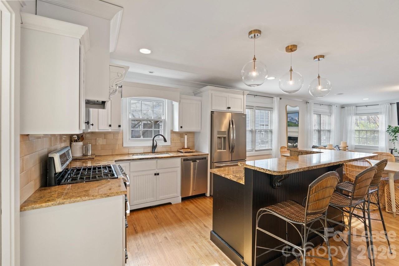 425 E Tremont Ave - Photo 7 of 42