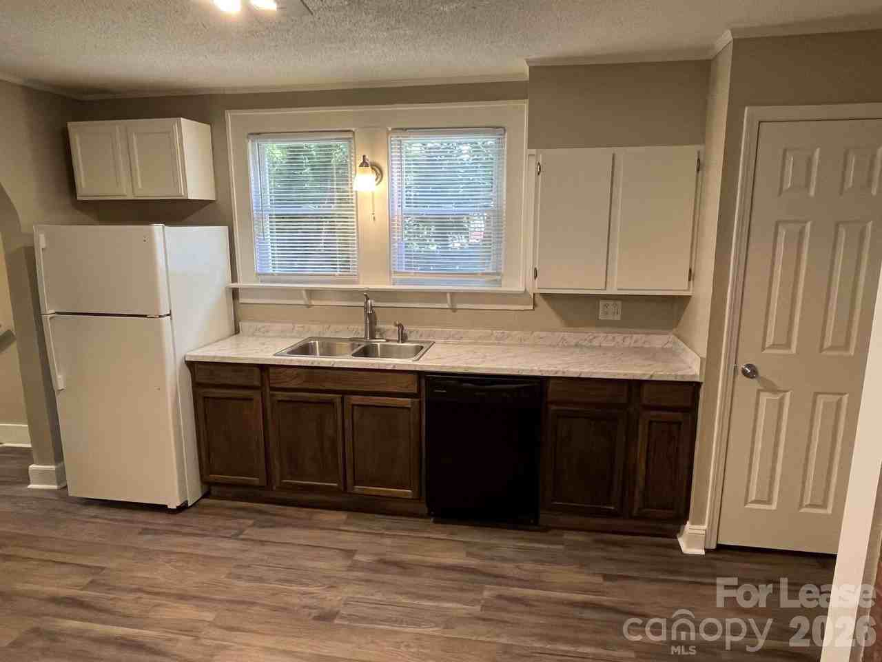 975 Old Charlotte Rd - Photo 6 of 34