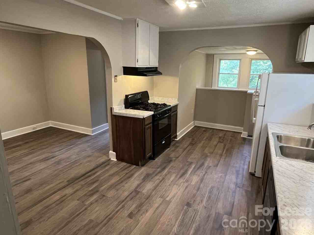 975 Old Charlotte Rd - Photo 7 of 34