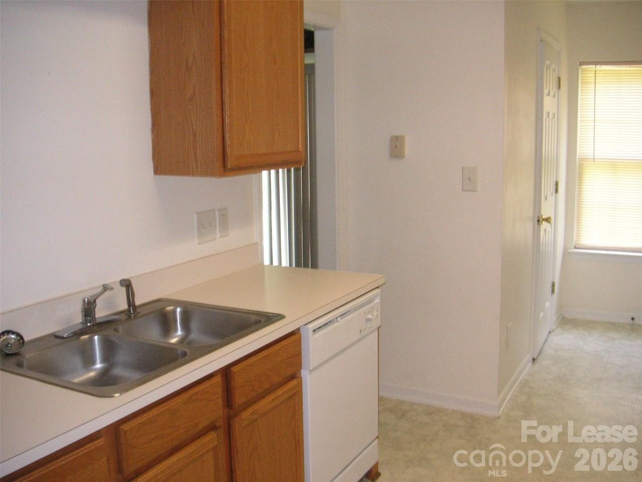 1005 Karendale Ave - Photo 4 of 12