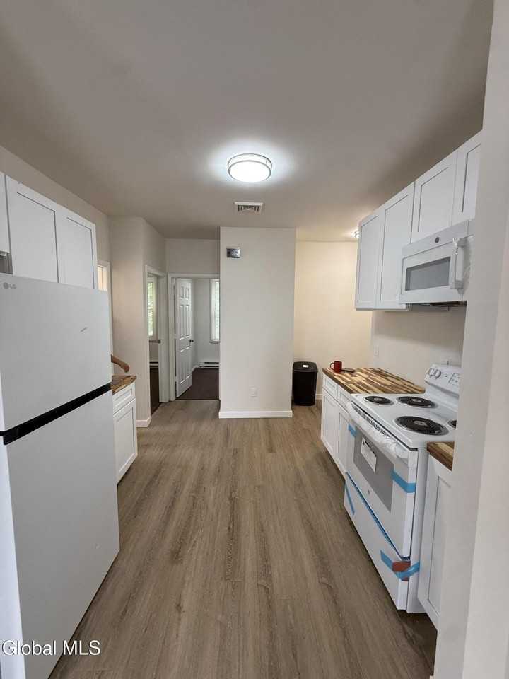 474 3rd St #2 - Photo 2 of 12