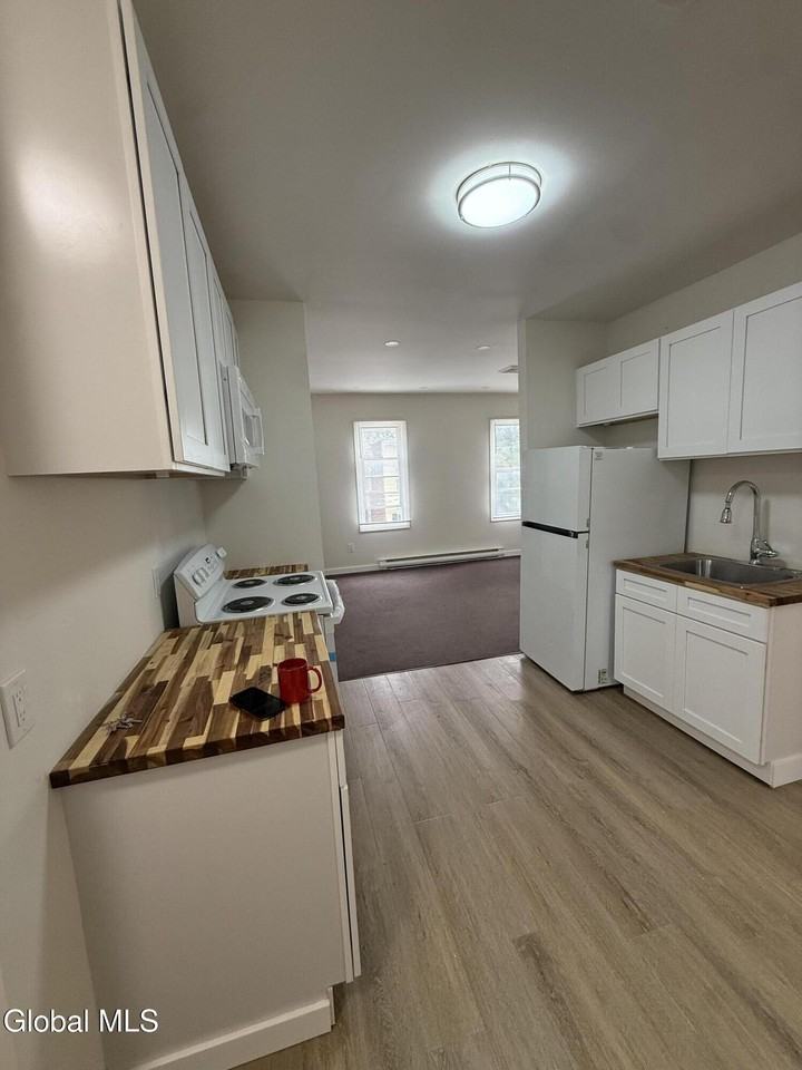 474 3rd St #2 - Photo 3 of 12