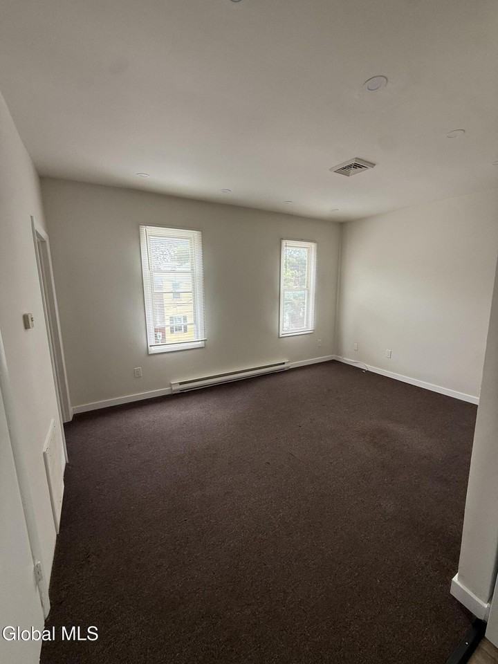 474 3rd St #2 - Photo 4 of 12
