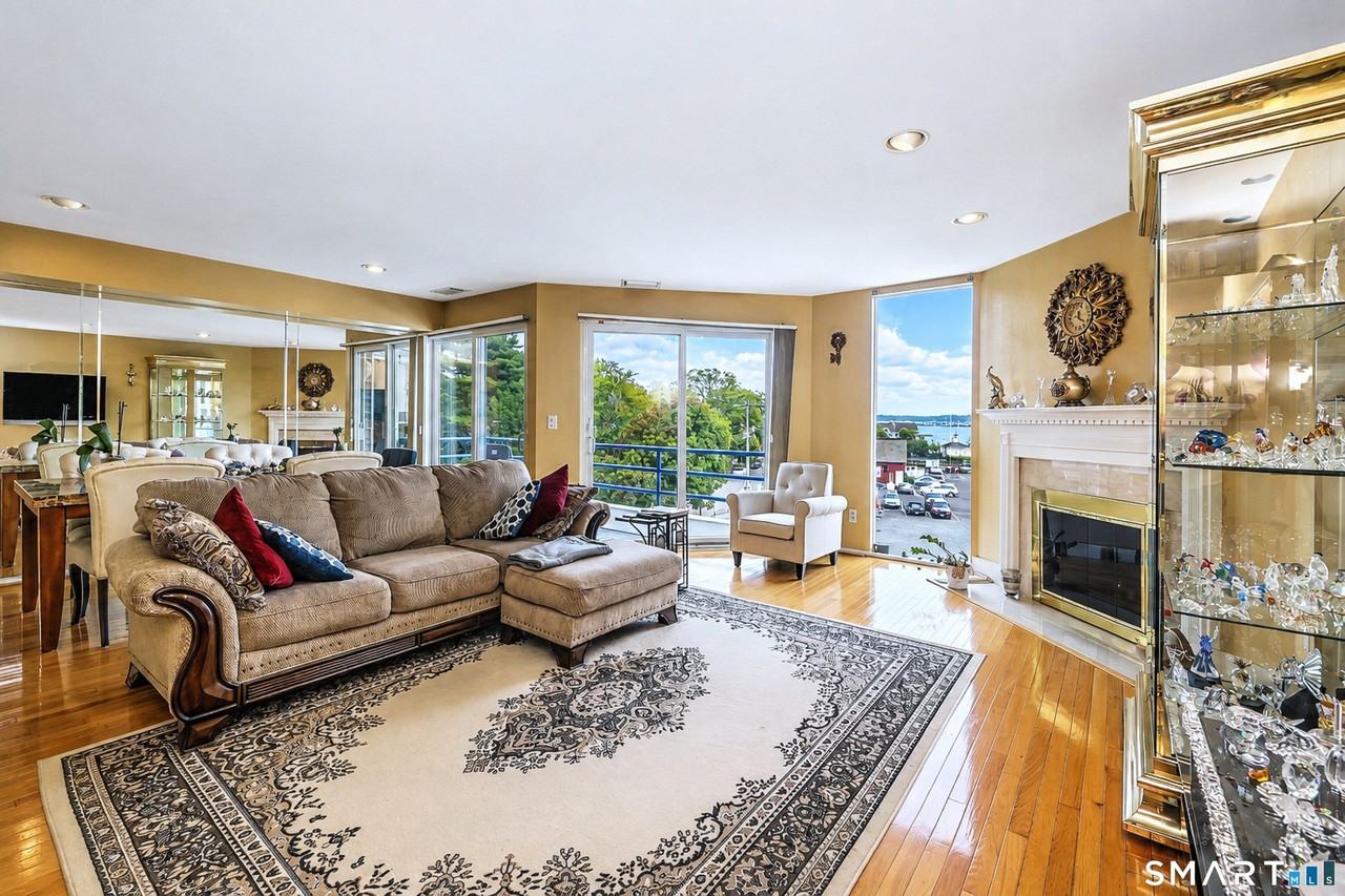 10 Harbour Close #10 - Photo 4 of 40