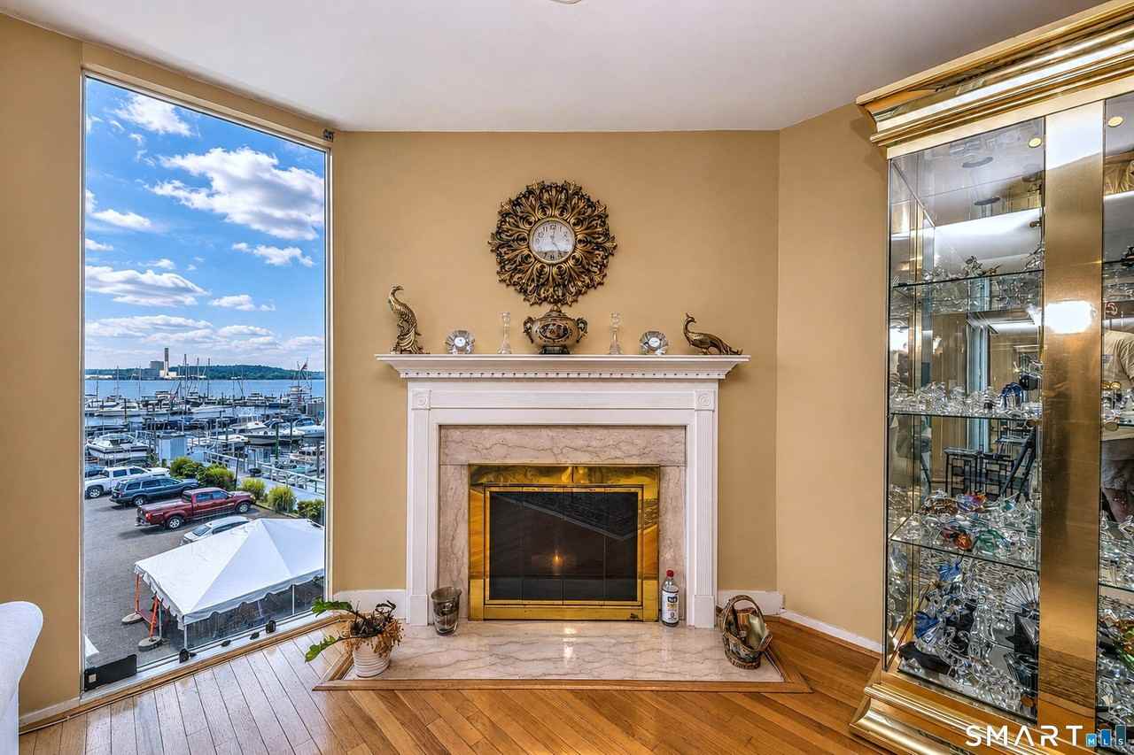 10 Harbour Close #10 - Photo 5 of 40