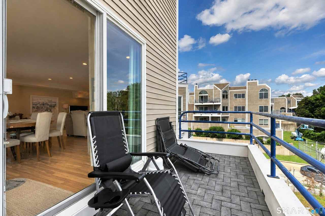 10 Harbour Close #10 - Photo 7 of 40