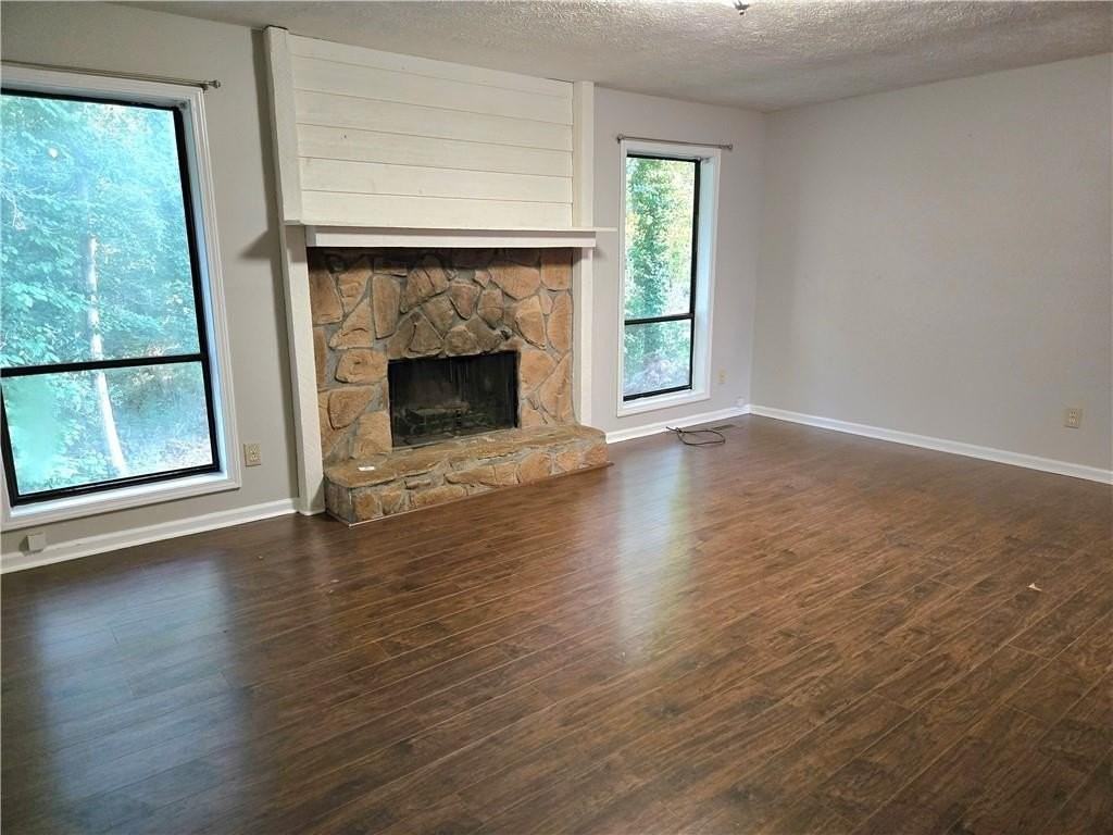 2982 Hillwood Dr - Photo 4 of 28