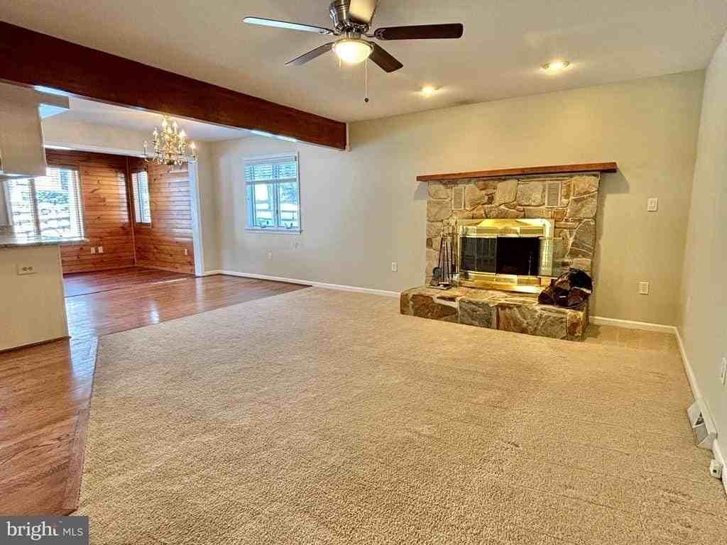 498 Dean Dr - Photo 2 of 35