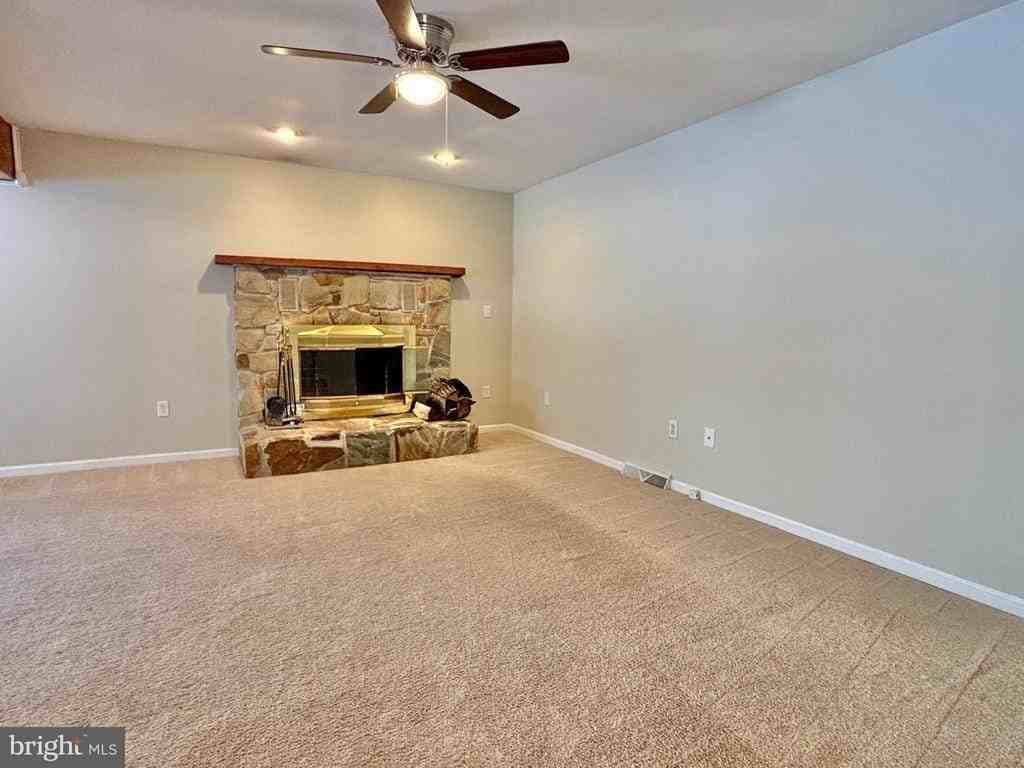 498 Dean Dr - Photo 3 of 35