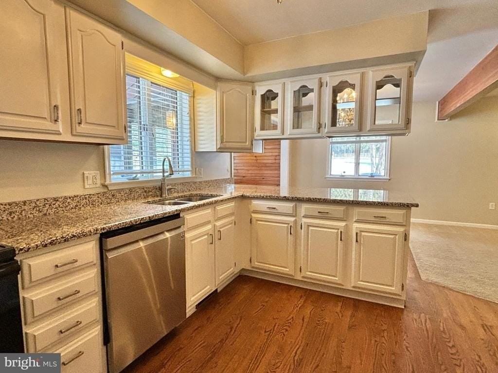 498 Dean Dr - Photo 5 of 35