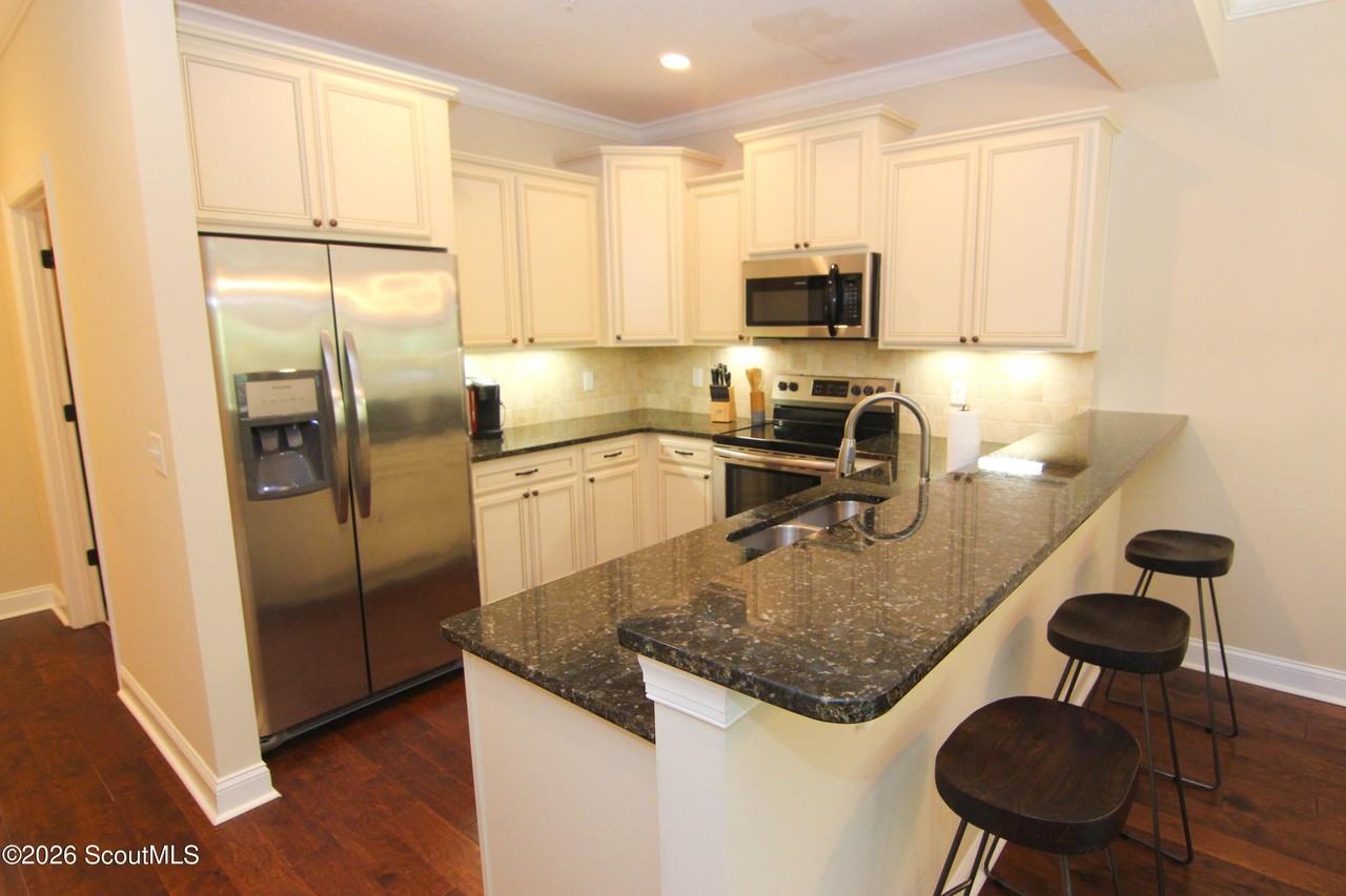 905 Mariners Cir - Photo 5 of 33