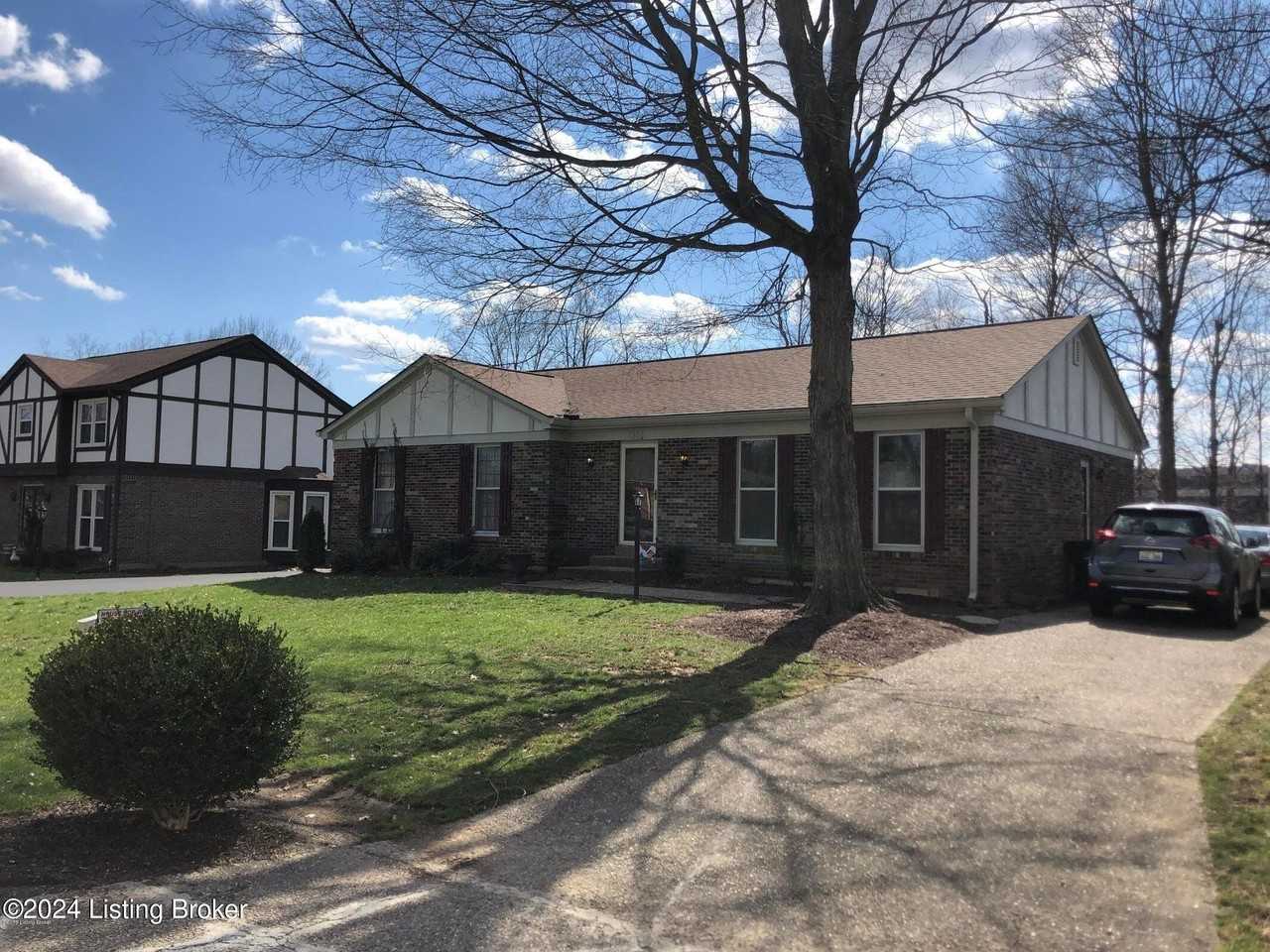 1302 Pollitt Ct - Photo 4 of 20