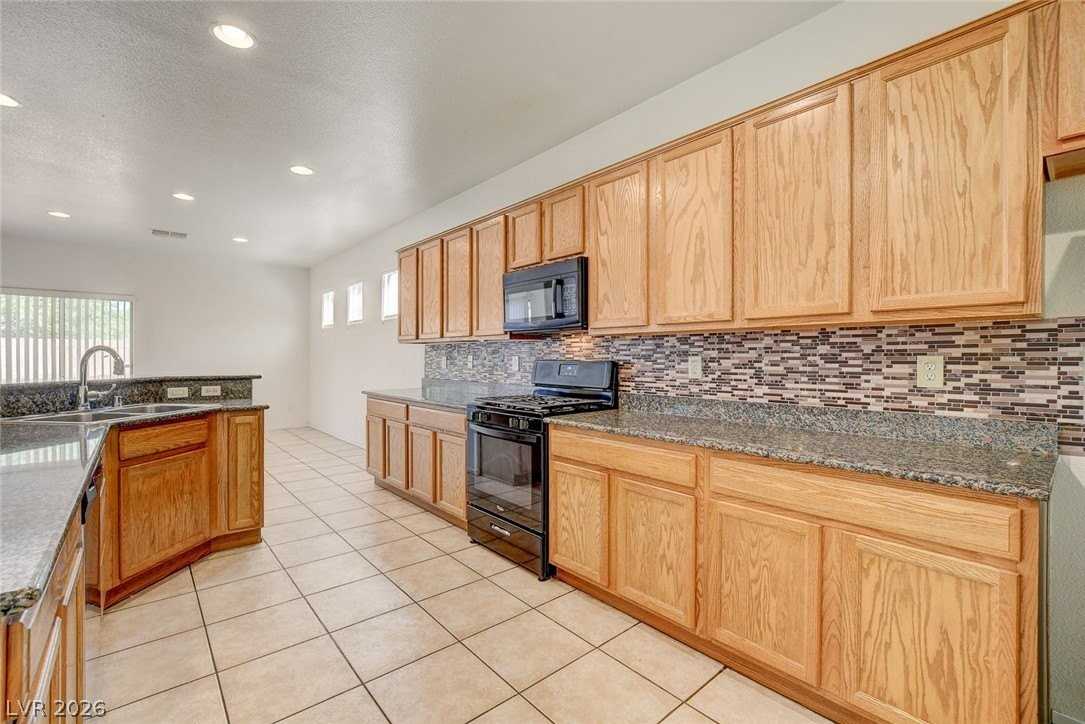6724 Donna St - Photo 5 of 50
