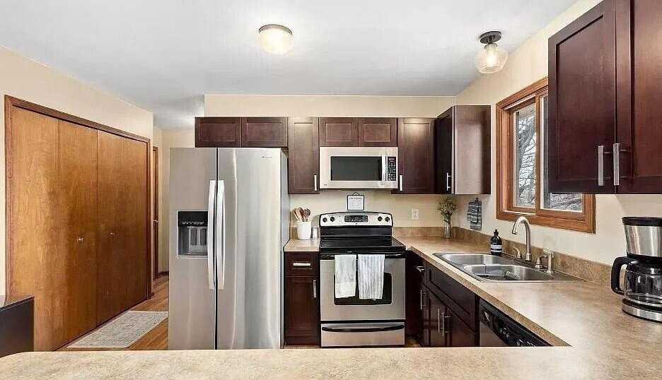 11816 Highridge Dr - Photo 4 of 34