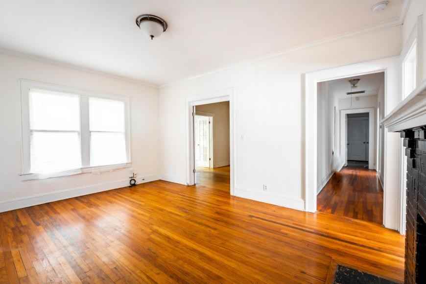 195 Flora Ave Ne - Photo 3 of 10