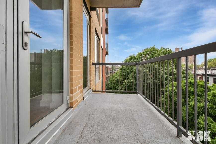 333 Greene Ave - Photo 4 of 10