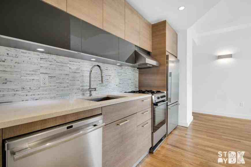 333 Greene Ave - Photo 7 of 10